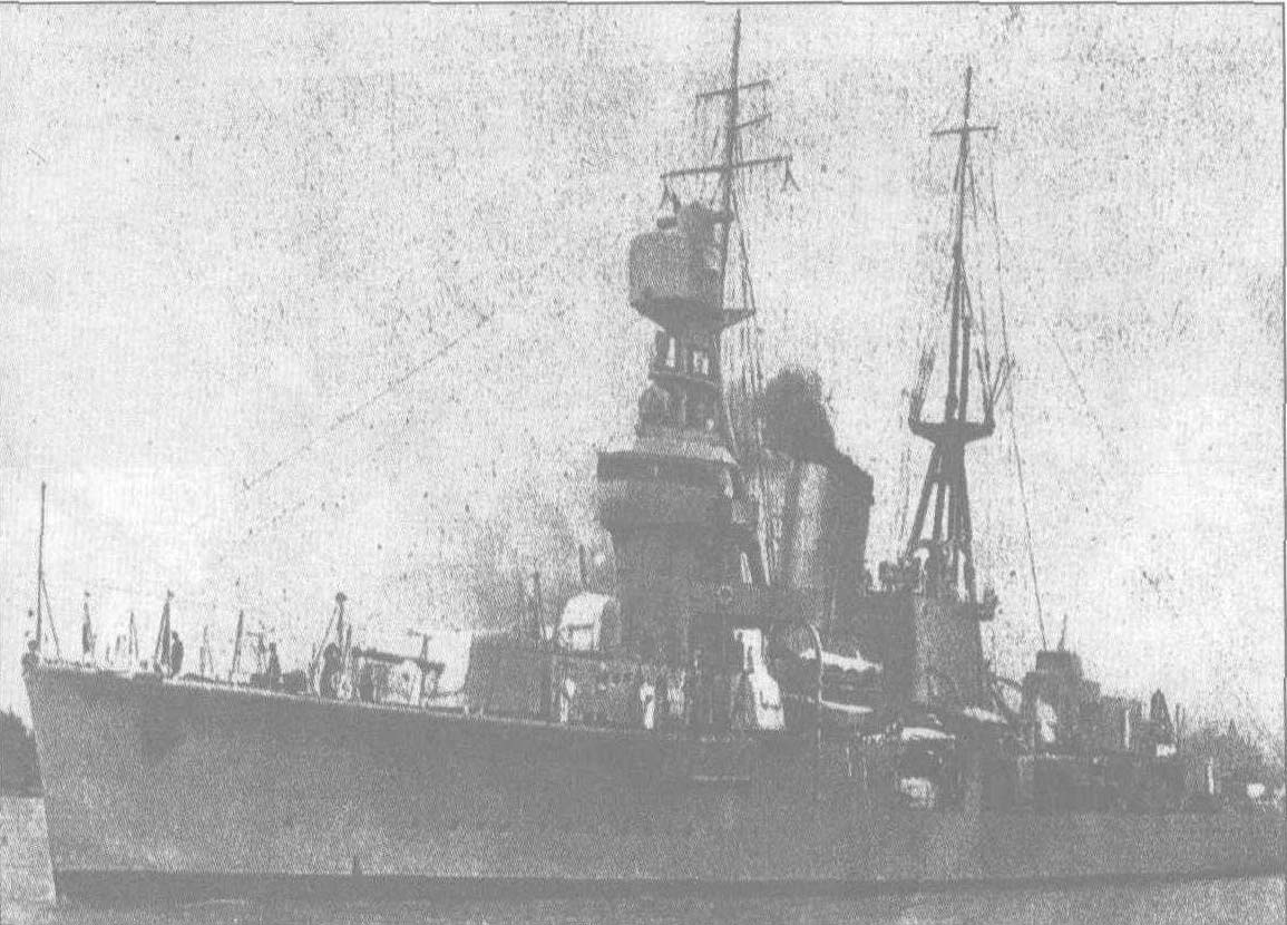 中国“宁海”号巡洋舰，排水量2600吨。在1937年9月江阴作战中，该舰船员浴血奋战，击落日机4架，伤亡60余人。后中弹下沉